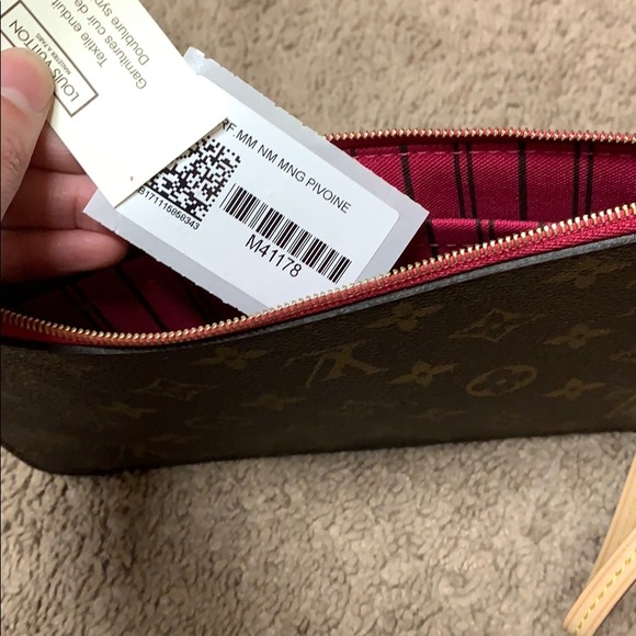 Louis Vuitton Wristlet brand new - Picture 5 of 5